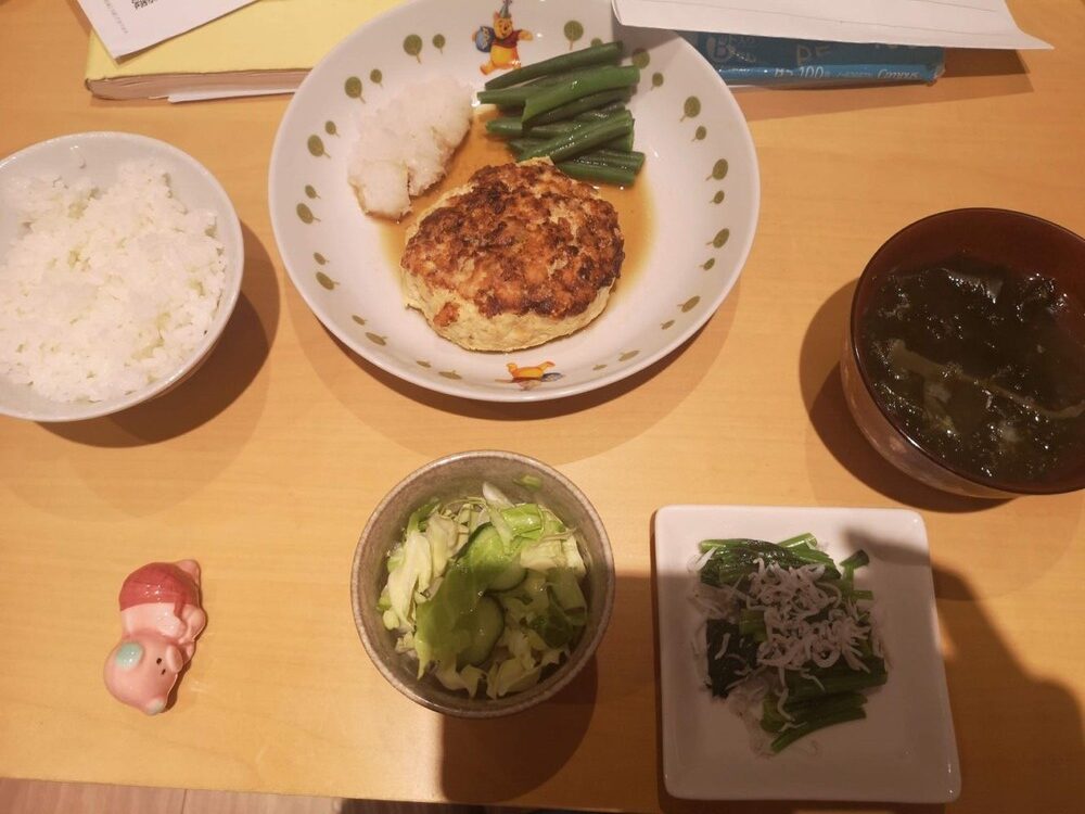 退院後初の自宅食 ハンバーグ定食