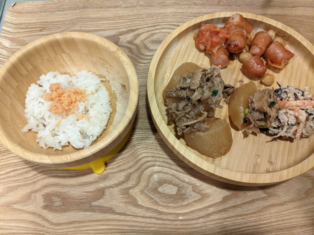 ツクリオのおかずを子どもプレートに盛り付け(3歳の上の子用)